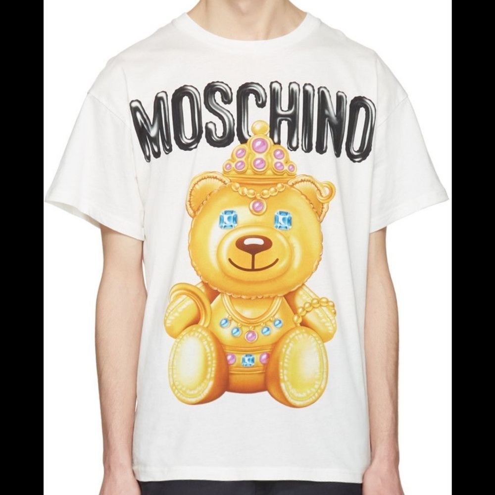 Moschino t-shirt bear 🐻 fits like a M or L. Unisex